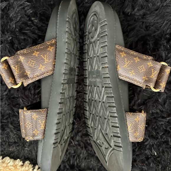 WMNS LOUIS VUITTON SUNSET FLAT COMFORT SANDAL - Picture 4 of 7